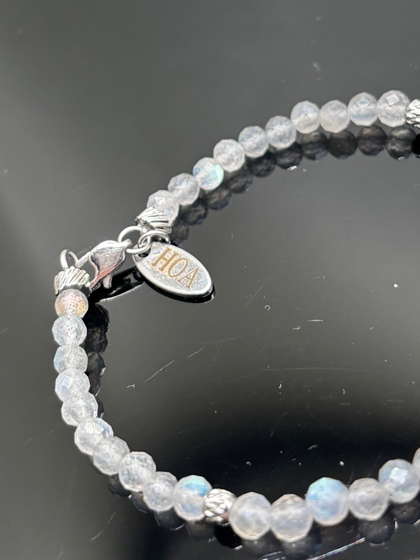 HOA Лабрадорит: Скритият Код - дамска гривна с фасетиран Лабрадорит