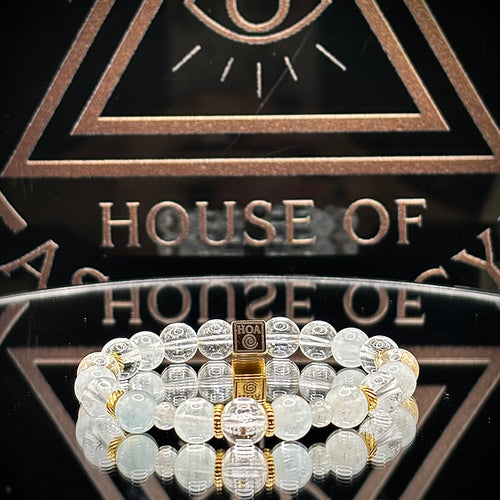 Колекция "Lemurian Bloodline" от HOA. Вдъхновена от древна Лемурия. Ръчно изработени бижута с естествени камъни: лемурийски кварц, аквамарин, розов кварц, ларимар, кунцит и сакура. Тези артефакти символизират етера и висшата телепатична връзка.