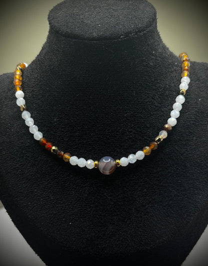 HOA Лунен камък & Ахат: Небесен Баланс - дамско колие с фасетирани Лунен камък и Ахат