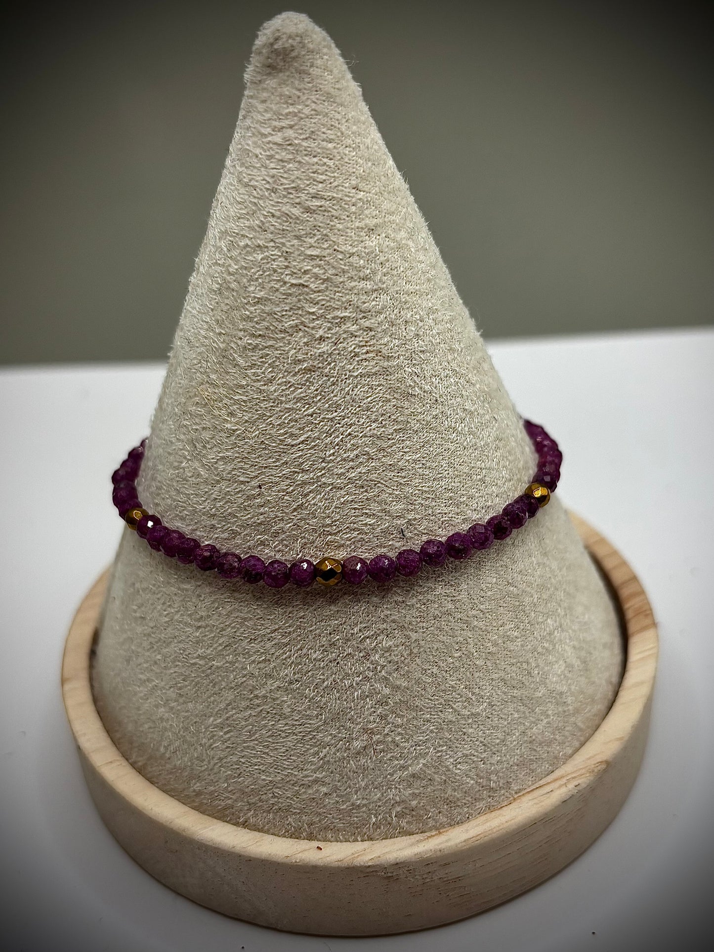 HOA Рубин и Златен Хематит: Кралска Енергия - комплект гривна и колие