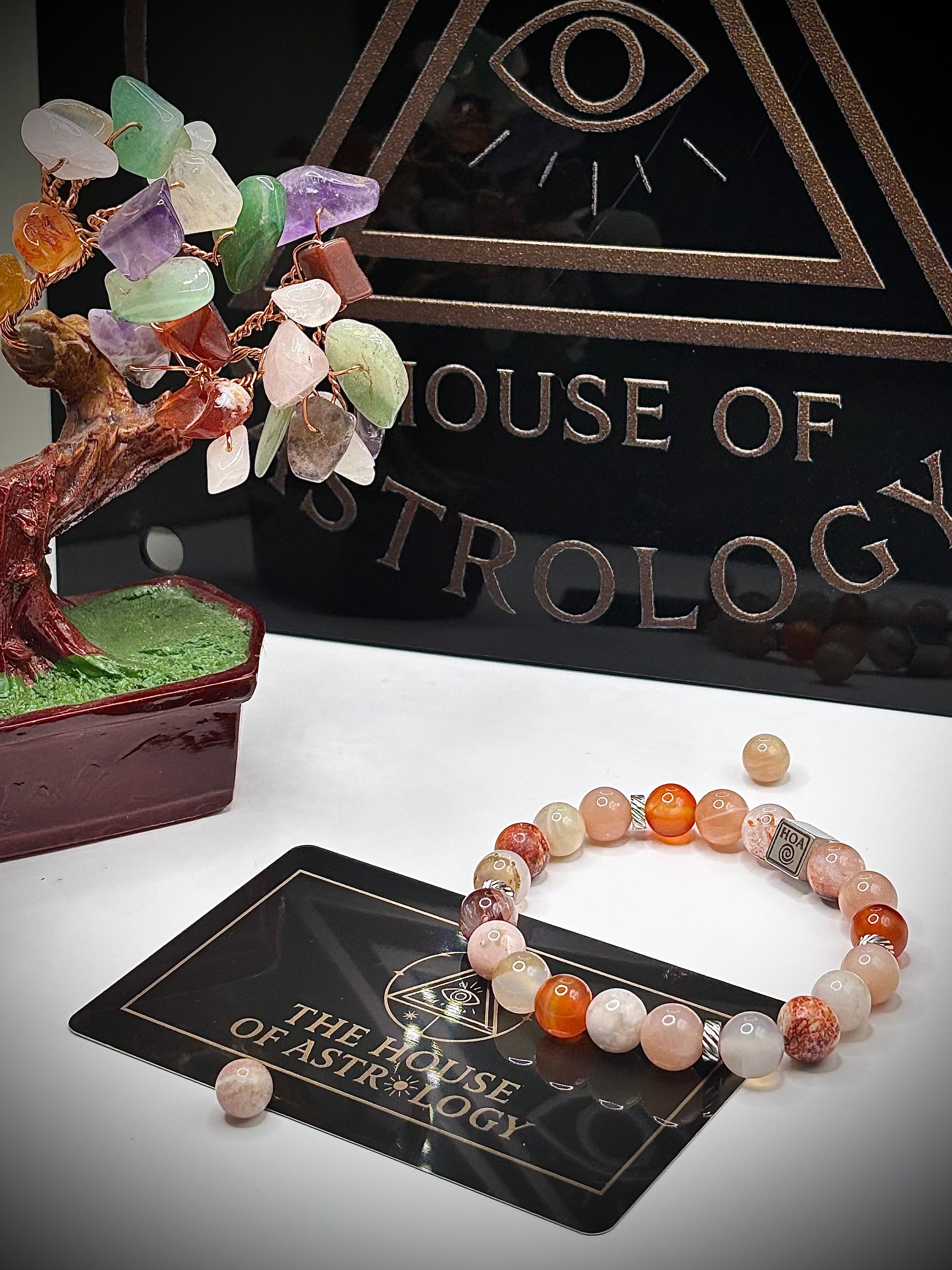 Гривна HOA „Втора Чакра“ от естествени камъни, ръчно изработена. Карнеол, слънчев камък и леопардов яспис в топла композиция за съзидание и енергия.