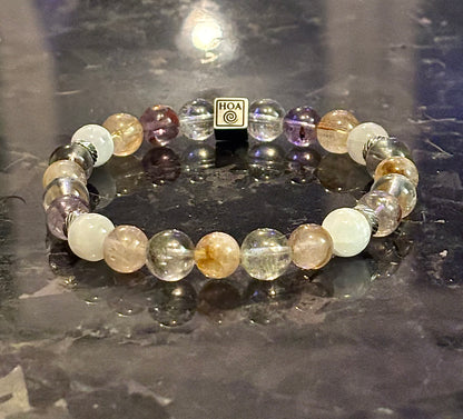 Гривна HOA „Астрален Извор“ от естествени камъни, ръчно изработена. Комбинация от кварц, цитрин и супер седем.