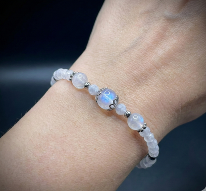 HOA Лунен камък: Небесен Ореол - дамска гривна с фасетиран Лунен камък