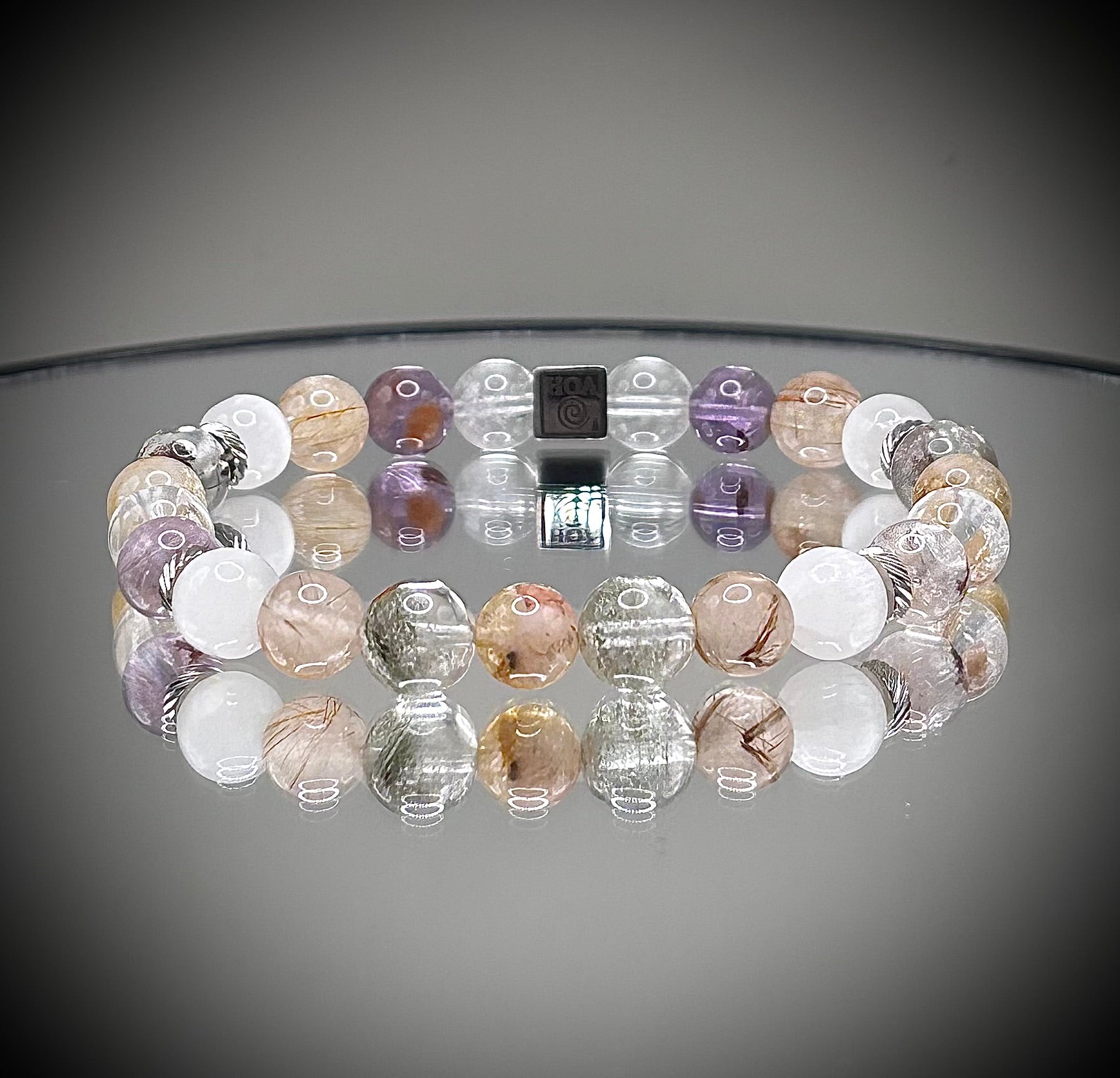 Гривна HOA „Астрален Извор“ от естествени камъни, ръчно изработена. Комбинация от кварц, цитрин и супер седем.