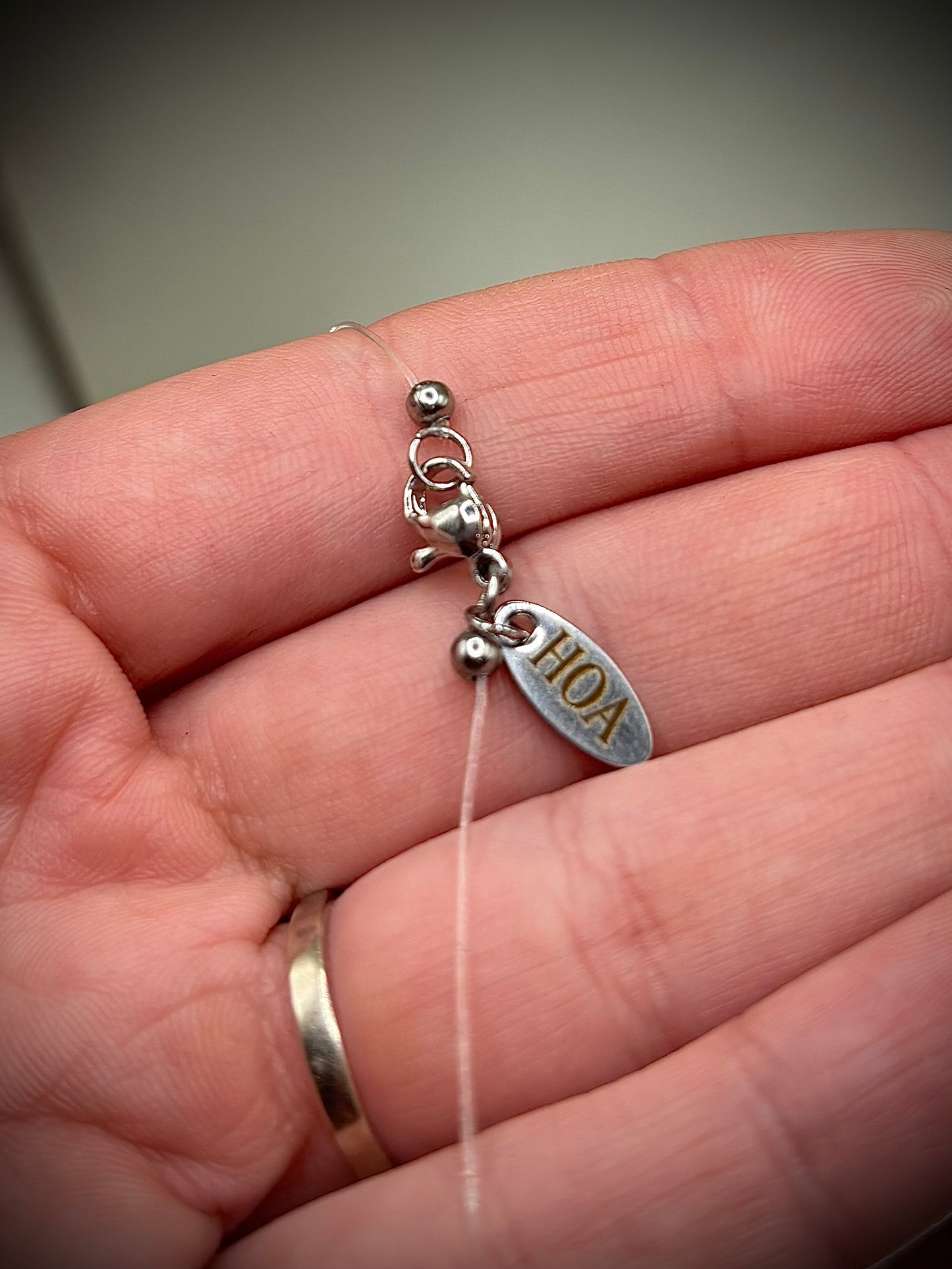 Лимитирана подаръчна кутия HOA от естествени камъни, ръчно изработена. Комплект с розов кварц – колие, гривна и кристал в луксозна композиция.