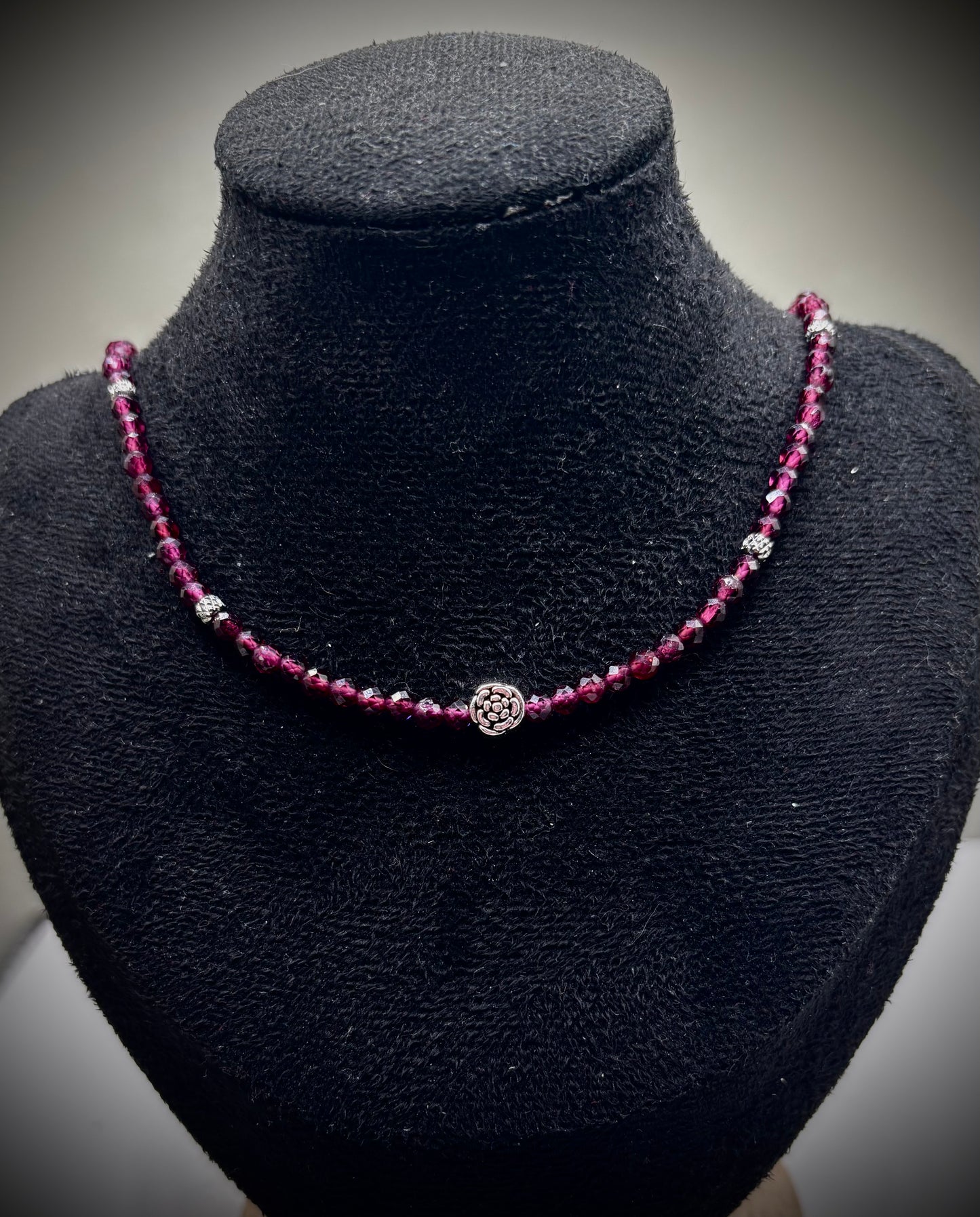 HOA Гранат: Сърцето на Дракона - дамско колие с фасетиран Гранат