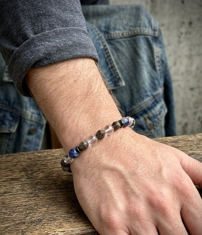 Луксозно енергийно бижу.Мъжка гривна  от естествени кристали – Лемурийски кристал, фасетиран кафяв лабрадорит и матов Содалит. Ексклузивна колекция Лемурия на House of Astrology.