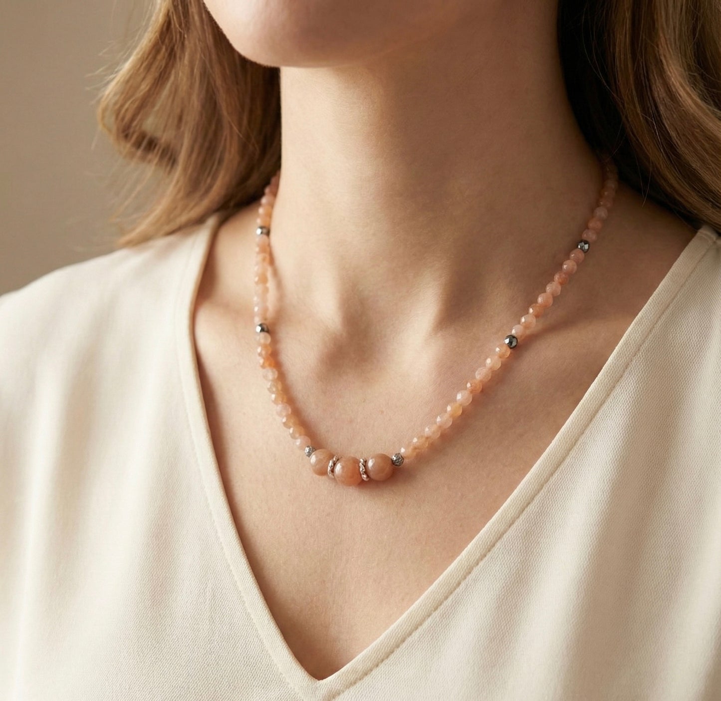 HOA Слънчев камък: Лъчът на Радостта - дамско колие с фасетиран Слънчев камък