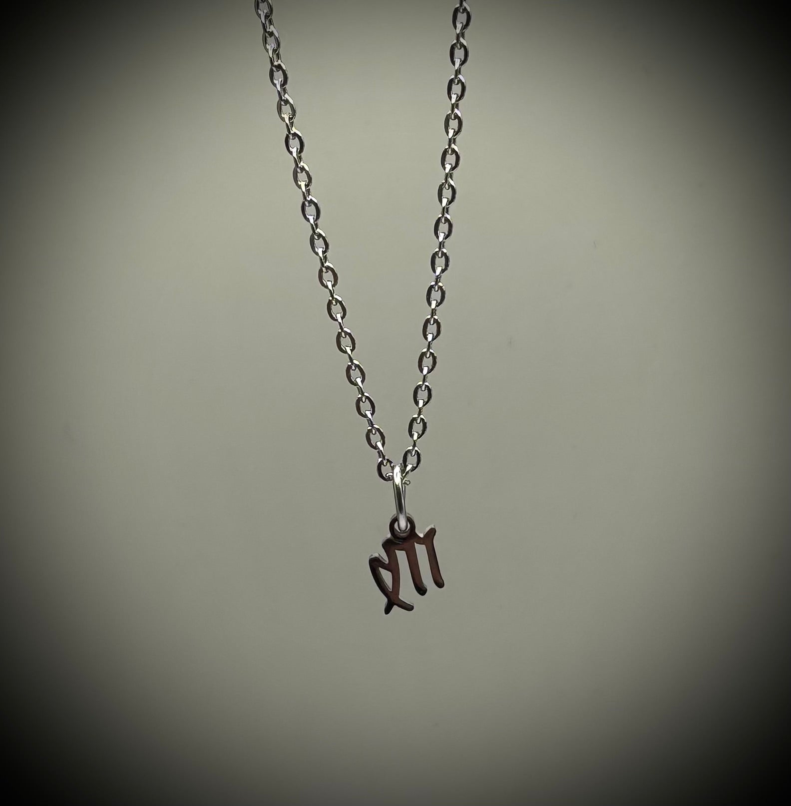 Колие HOA „Колие за зодия“ от медицинска стомана най-висок клас.