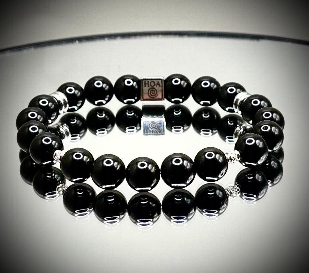 Гривна HOA „Шпинел“ от естествени камъни, ръчно изработена. Висок клас шпинел в дълбок и минималистичен стил.