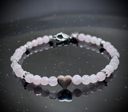 Лимитирана подаръчна кутия HOA от естествени камъни, ръчно изработена. Комплект с розов кварц – колие, гривна и кристал в луксозна композиция.