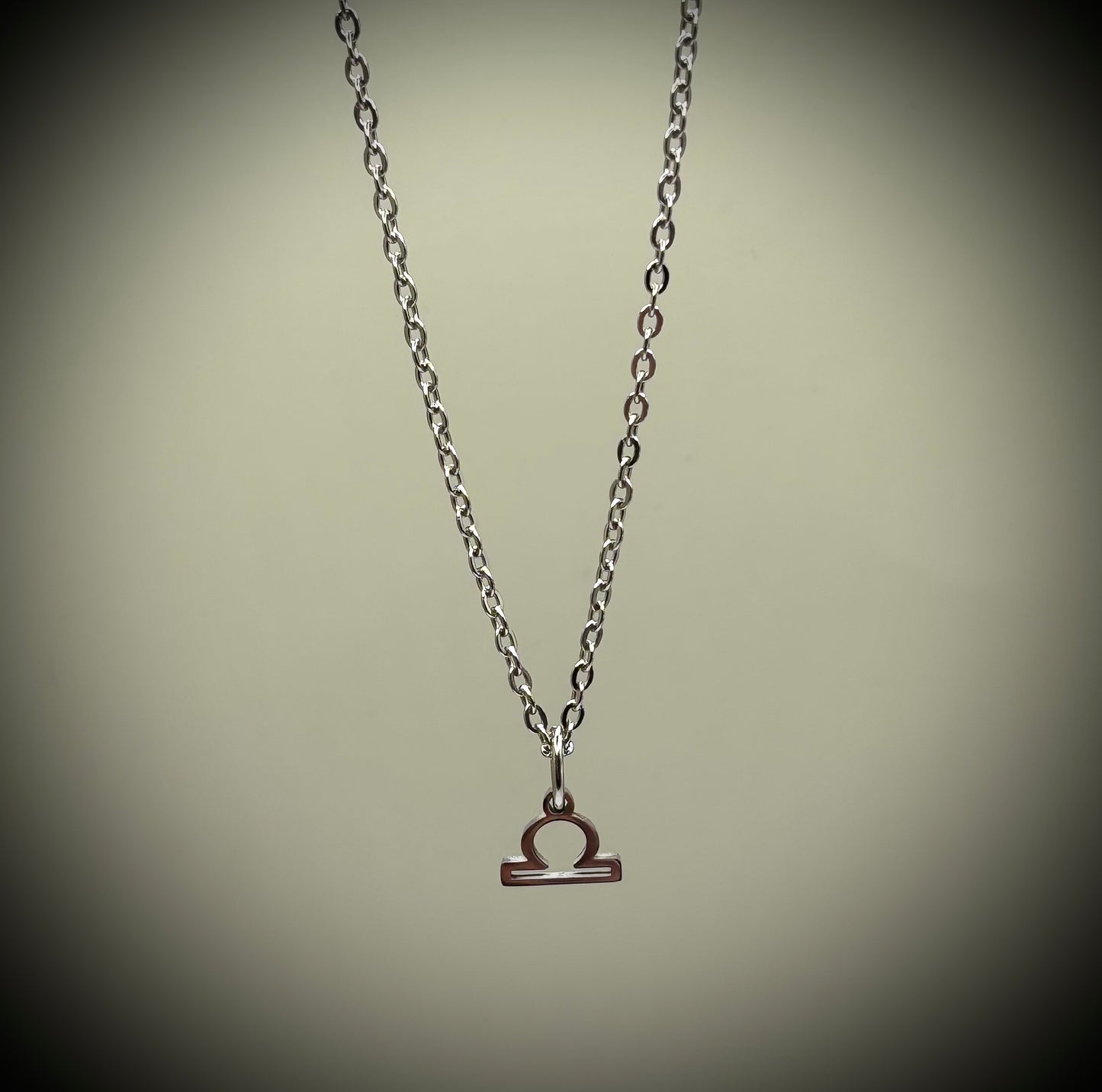 Колие HOA „Колие за зодия“ от медицинска стомана най-висок клас.