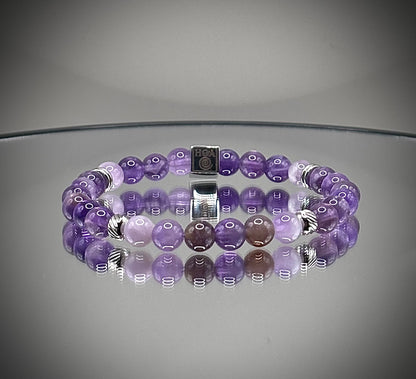Дамска енергийна гривна от естествен лилав аметист, ръчно изработена с гладки полирани мъниста, подходяща за подарък и медитация.