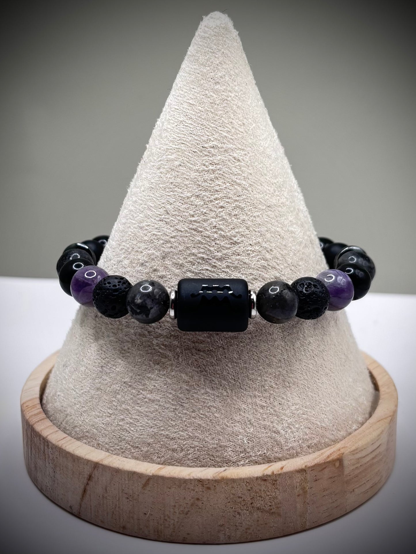 “Aquarius Noctis” - мъжка гривна зодия Водолей