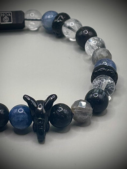 Луксозно енергийно бижу, мъжка гривна от естествени кристали – Кианит, Лемурийски кристал, Астрофилит, Лабрадорит. Ексклузивна колекция Лемурия на House of Astrology.