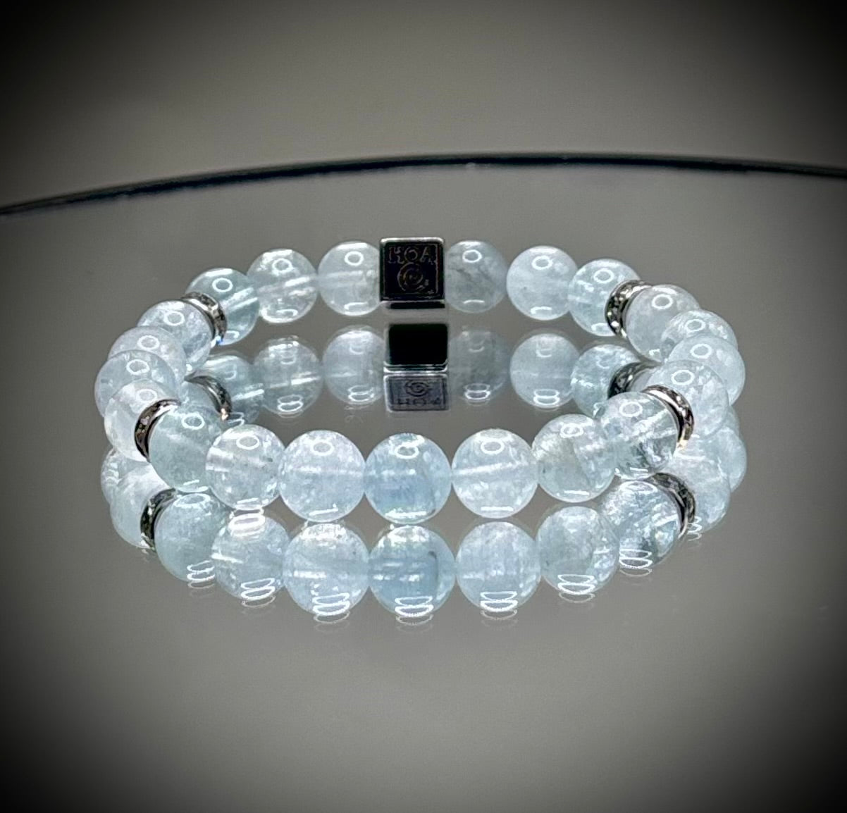 Гривна HOA „Аквамарин“ от естествени камъни, ръчно изработена. Висок клас аквамарин в нежен и свеж стил.