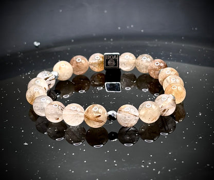 Гривна HOA „Рутилов кварц“ от естествени камъни, ръчно изработена. Висок клас рутилов кварц в светъл и изразителен стил.