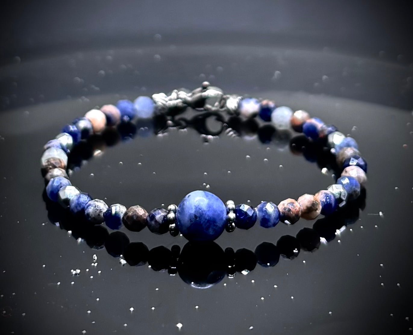 HOA Содалит: Гласът на Истината - дамска гривна с фасетиран Содалит