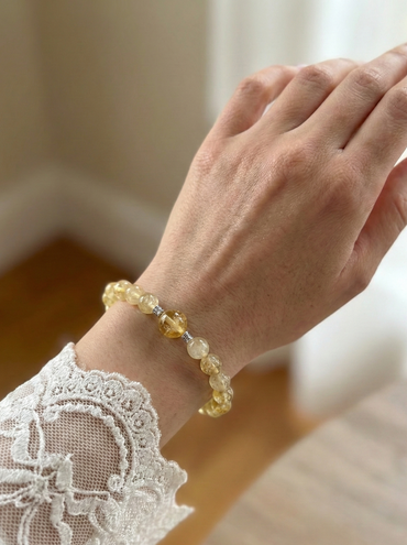 Гривна HOA „Цитрин“ от естествени камъни, ръчно изработена. Висок клас цитрин в светъл и енергичен дизайн.