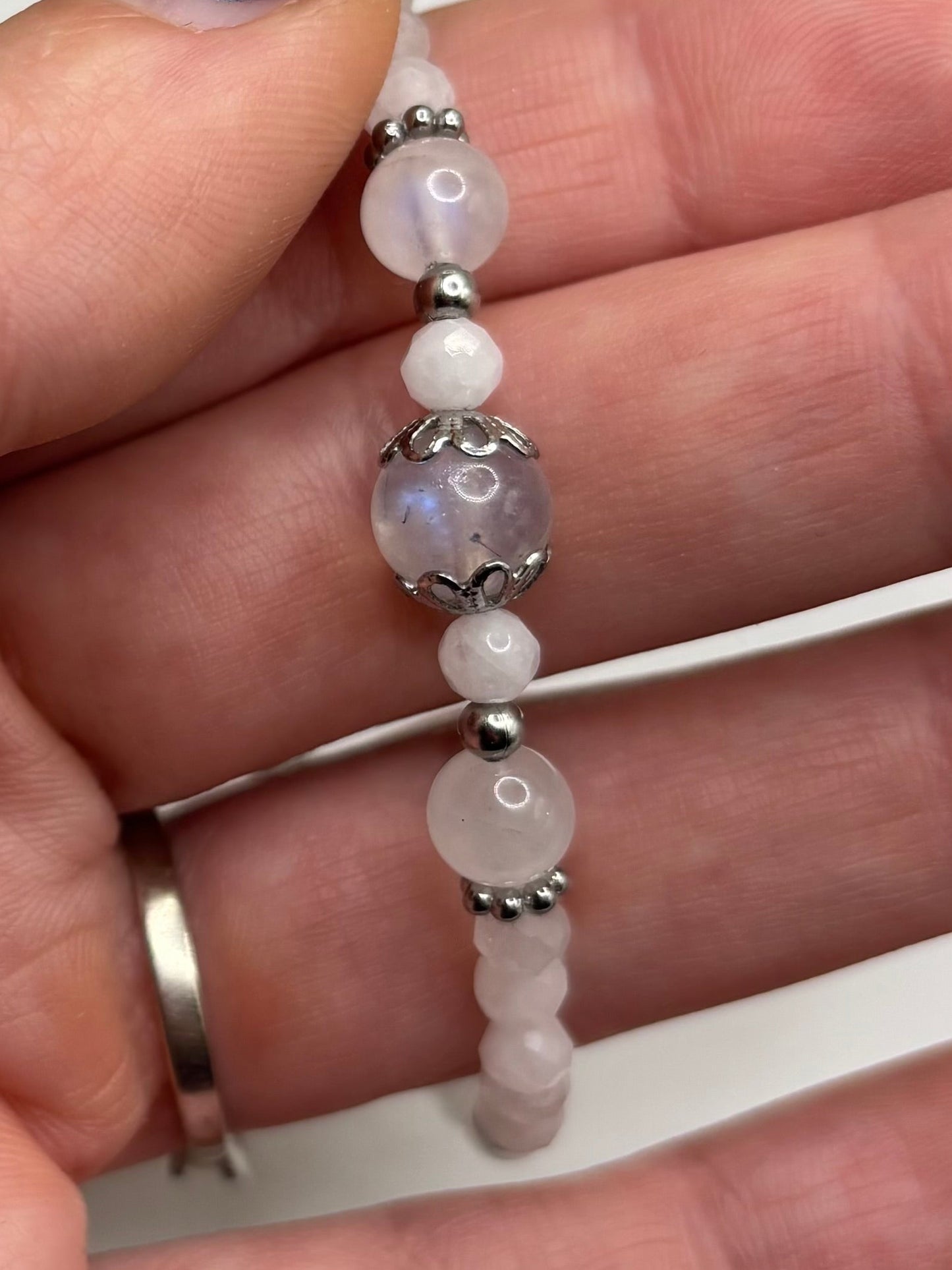 HOA Лунен камък: Небесен Ореол - дамска гривна с фасетиран Лунен камък