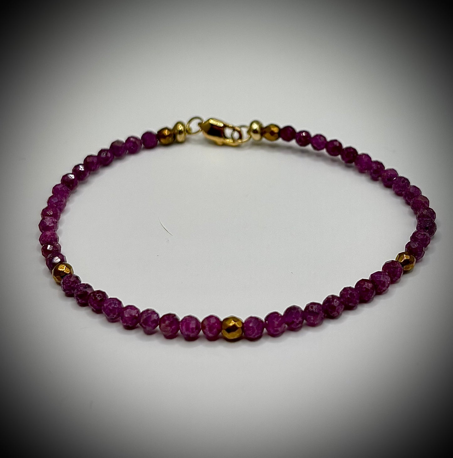 HOA Рубин и Златен Хематит: Кралска Енергия - комплект гривна и колие