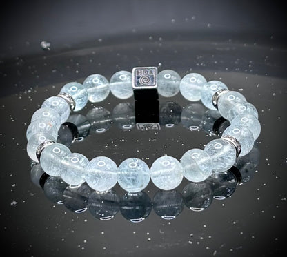 Гривна HOA „Аквамарин“ от естествени камъни, ръчно изработена. Висок клас аквамарин в нежен и свеж стил.