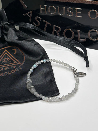 HOA Лабрадорит: Скритият Код - дамска гривна с фасетиран Лабрадорит