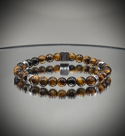 Стилна гривна талисман от естествено тигрово око със специфични златисто-кафяви отблясъци, създадена за лична защита и успех.