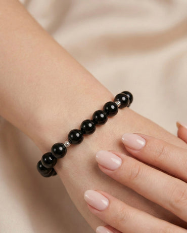 Гривна HOA „Шпинел“ от естествени камъни, ръчно изработена. Висок клас шпинел в дълбок и минималистичен стил.