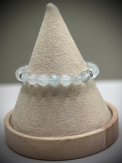 Гривна HOA „Аквамарин“ от естествени камъни, ръчно изработена. Висок клас аквамарин в нежен и свеж стил.