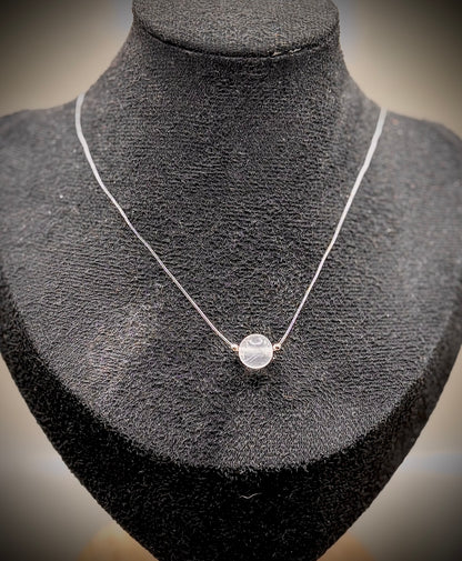 Лимитирана подаръчна кутия HOA от естествени камъни, ръчно изработена. Комплект с розов кварц – колие, гривна и кристал в луксозна композиция.