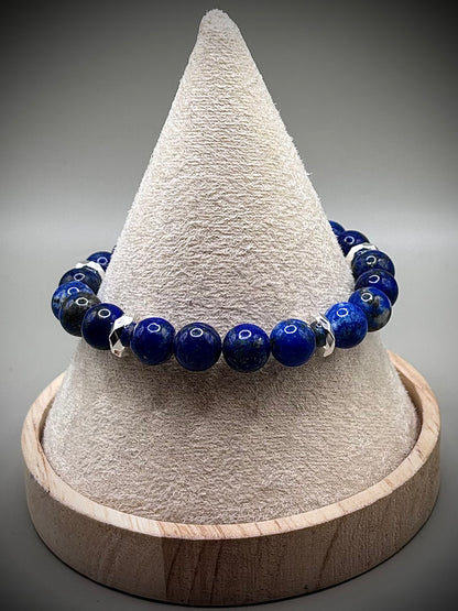 Луксозна дамска гривна от кралски син лапис лазули със златни пиритни нишки, първокласно бижу от естествени полускъпоценни камъни