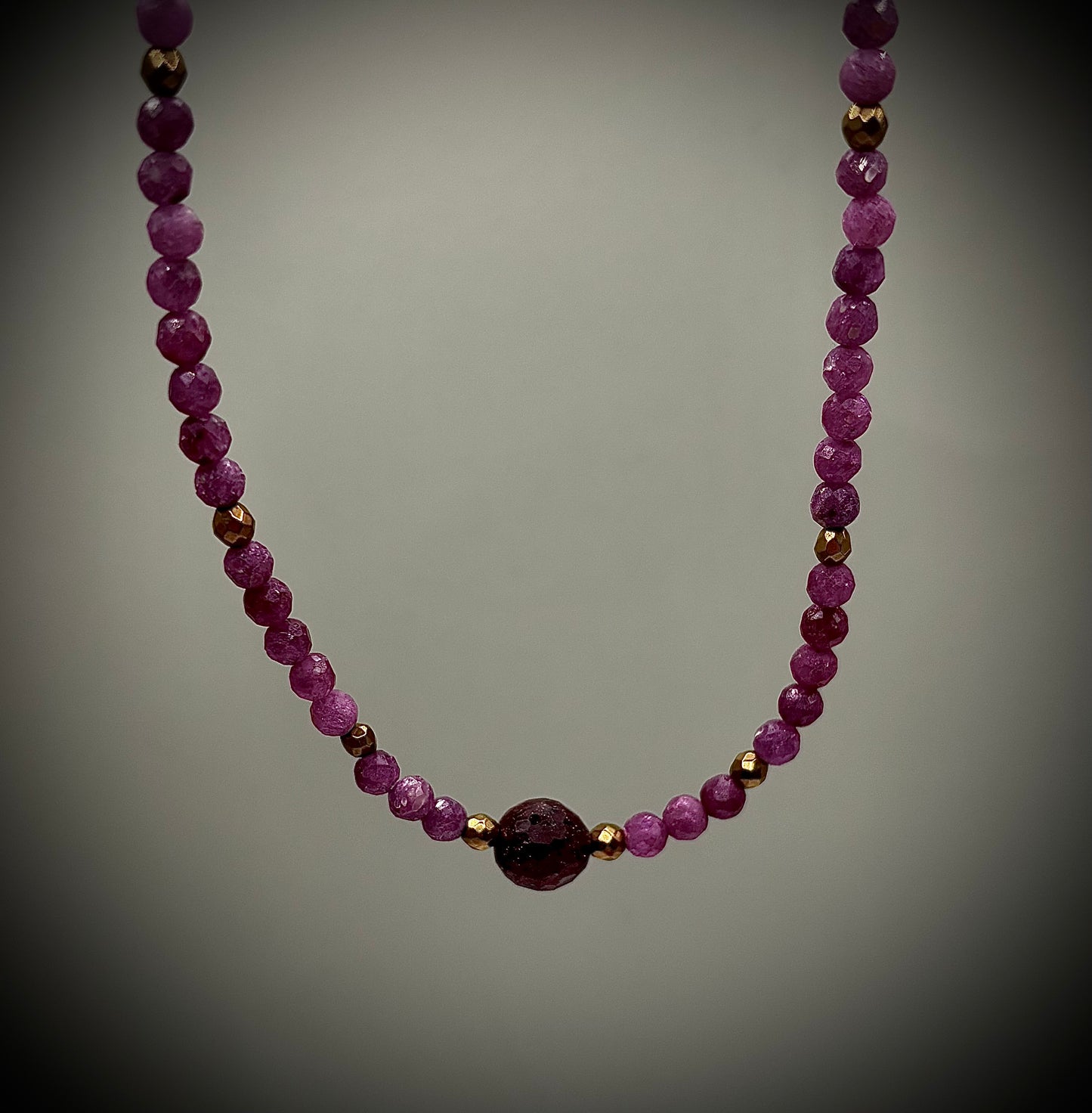 HOA Рубин и Златен Хематит: Кралска Енергия - комплект гривна и колие