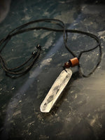 Луксозно енергийно бижу, мъжко колие  от естествен планински кристал – ексклузивна колекция Лемурия на House of Astrology.