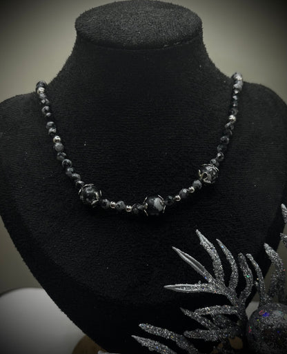 HOA Снежен обсидиан: Галактически Поток - дамско колие с фасетиран Снежен обсидиан