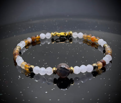 HOA Лунен камък & Ахат: Небесен Баланс - дамска гривна с фасетирани Лунен камък и Ахат