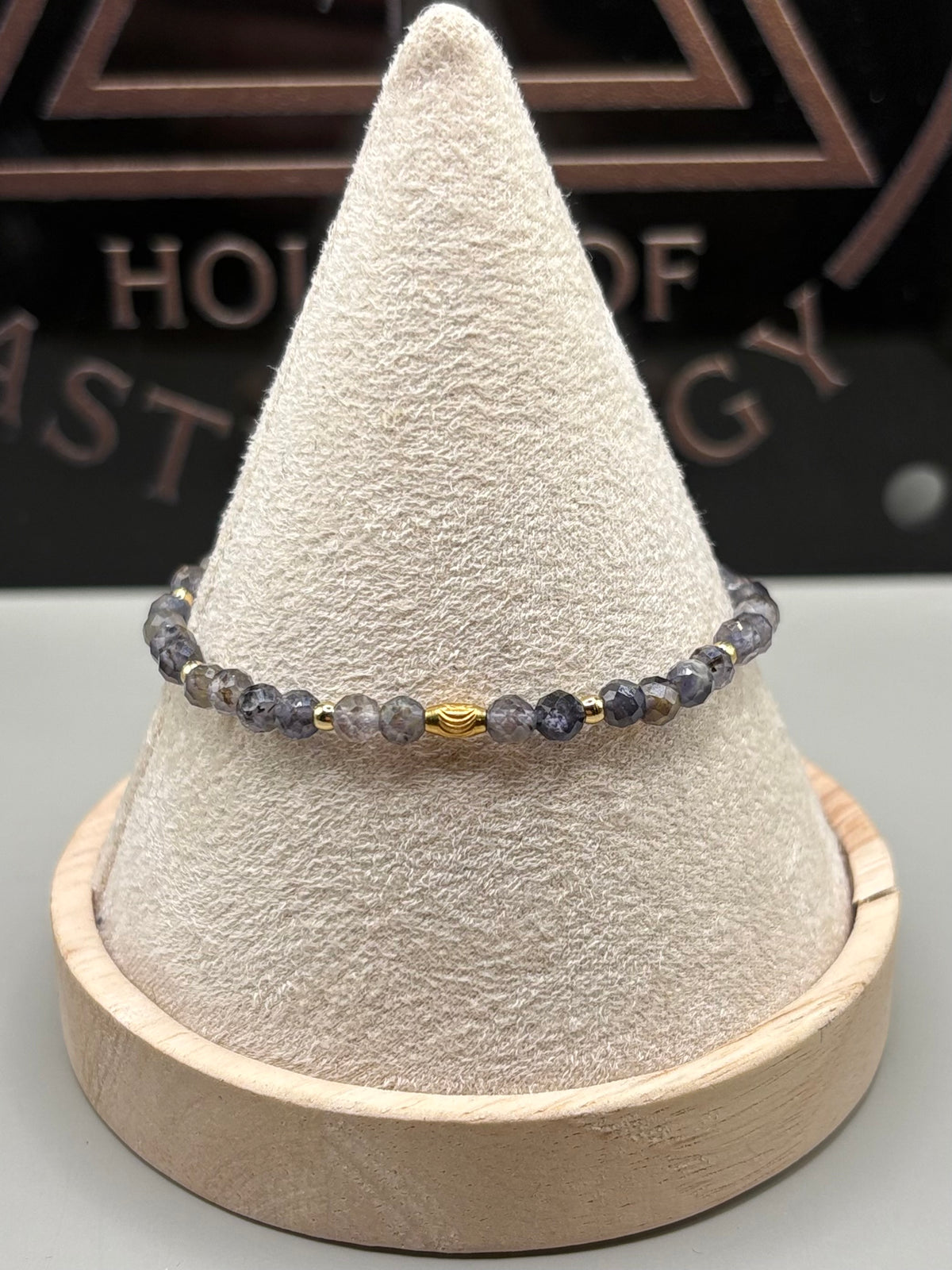 Иолит, гривна, фасетиран модел
