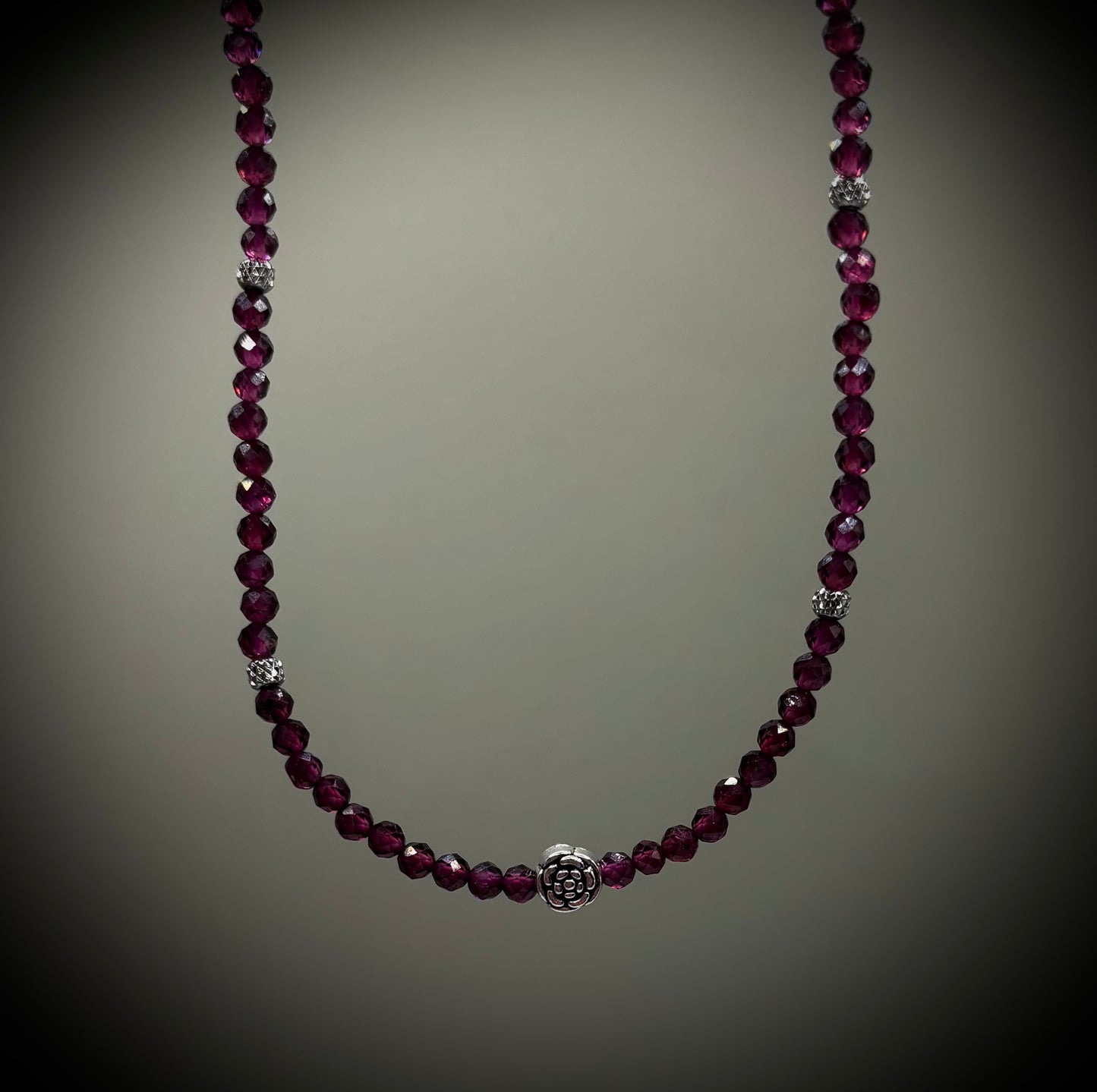 HOA Гранат: Сърцето на Дракона - дамско колие с фасетиран Гранат