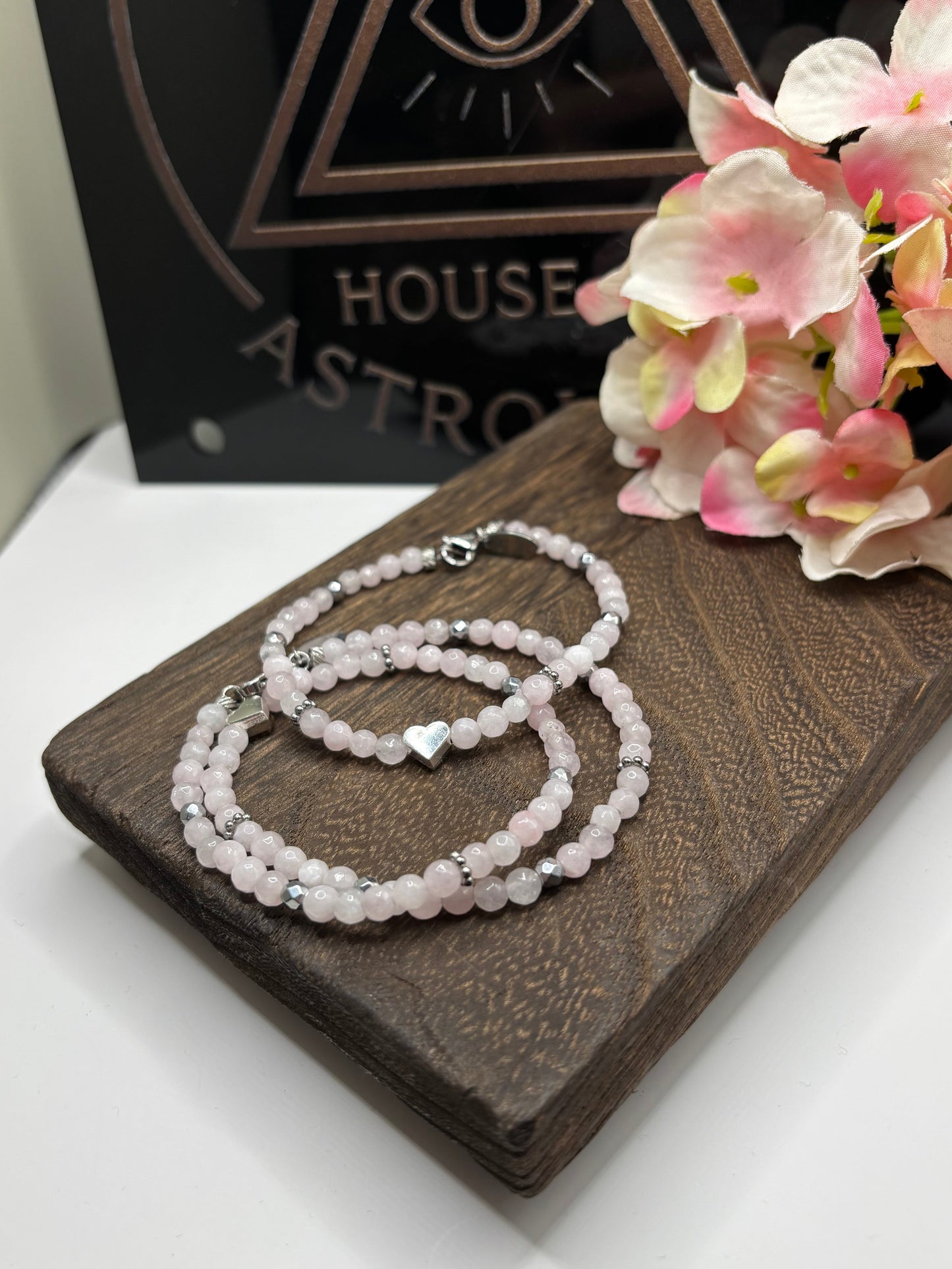 HOA Розов Кварц: Искра на Любовта - дамска гривна с фасетиран Розов кварц