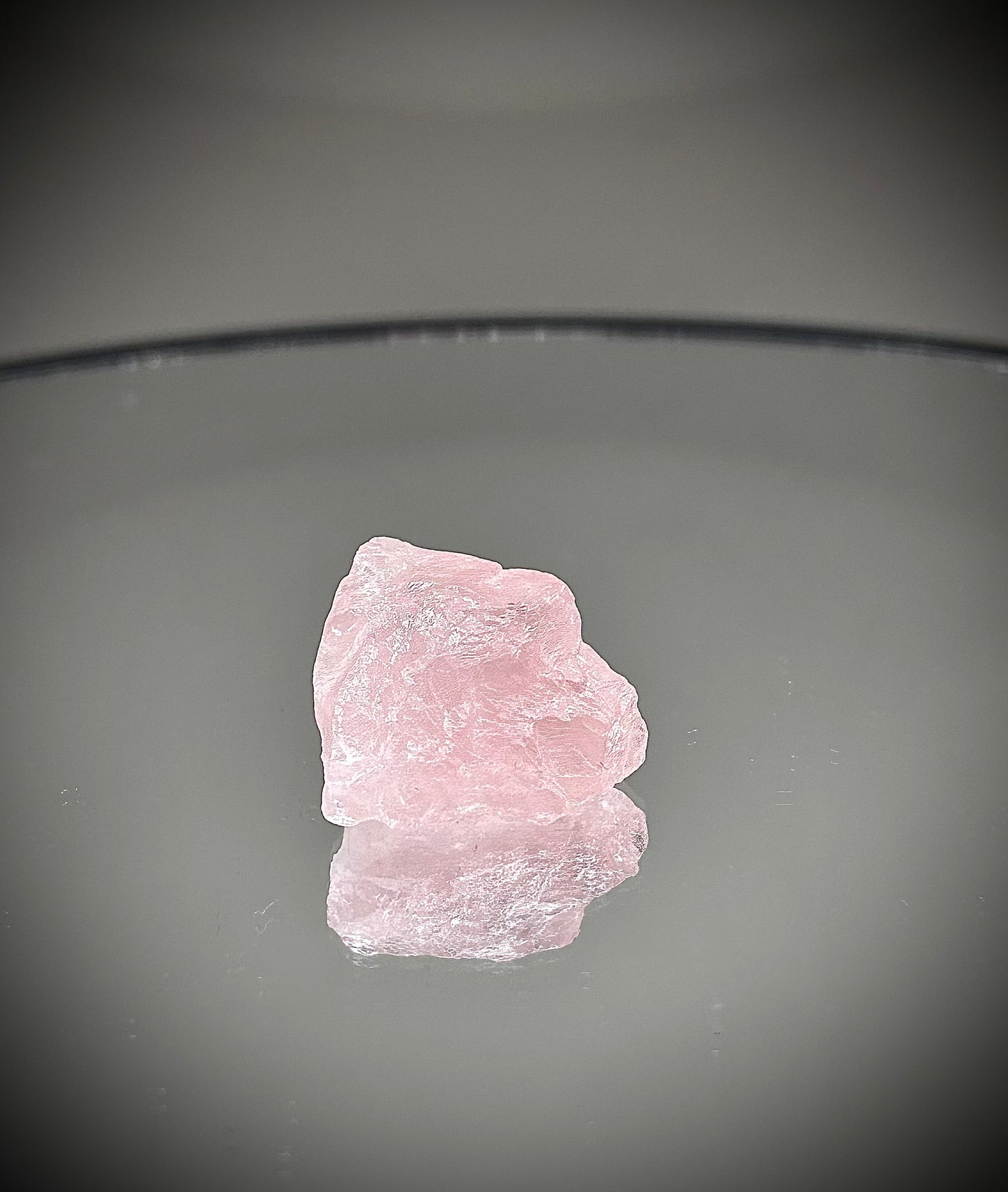 Лимитирана подаръчна кутия HOA от естествени камъни, ръчно изработена. Комплект с розов кварц – колие, гривна и кристал в луксозна композиция.