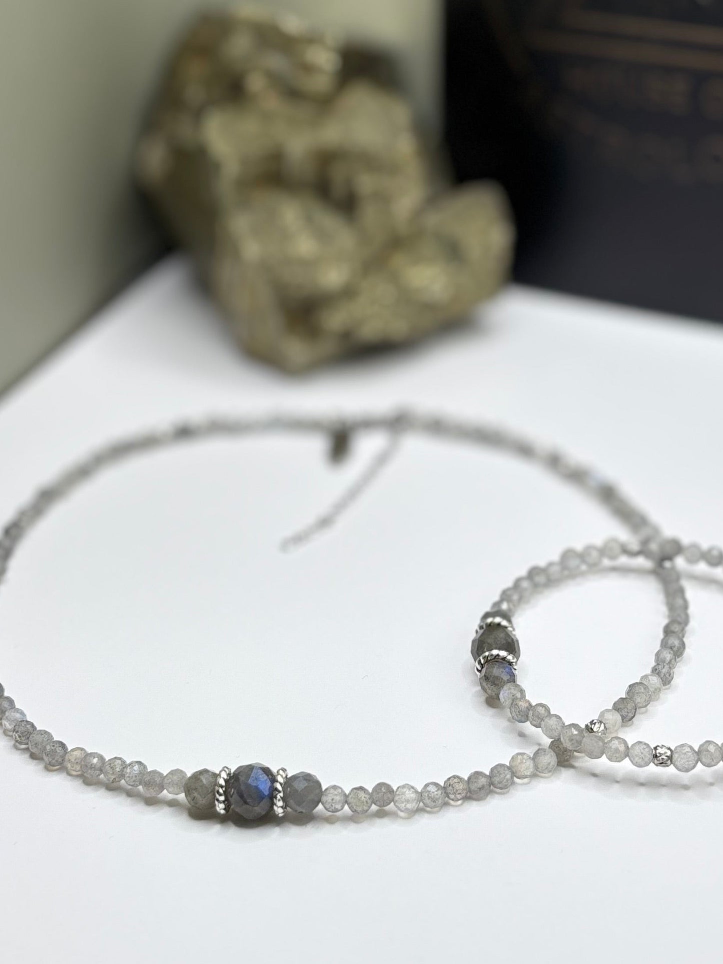 HOA Лабрадорит: Скритият Код - дамско колие с фасетиран Лабрадорит