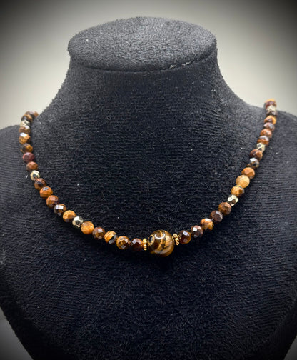 HOA Тигрово око: Златна Решителност - дамско колие с фасетирано Тигрово око