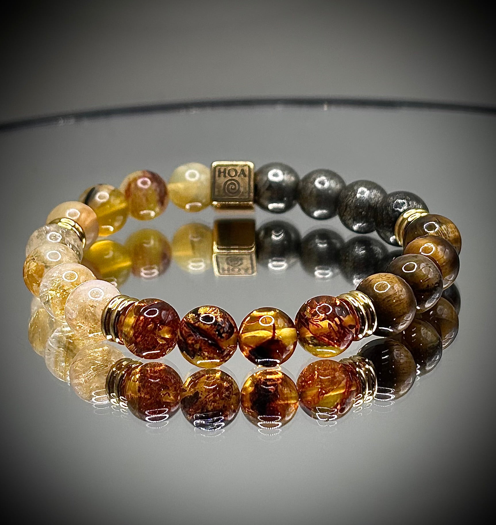 Гривна HOA „Трета Чакра“ от естествени камъни, ръчно изработена. Цитрин, пирит и тигрово око в енергична композиция за сила и увереност.