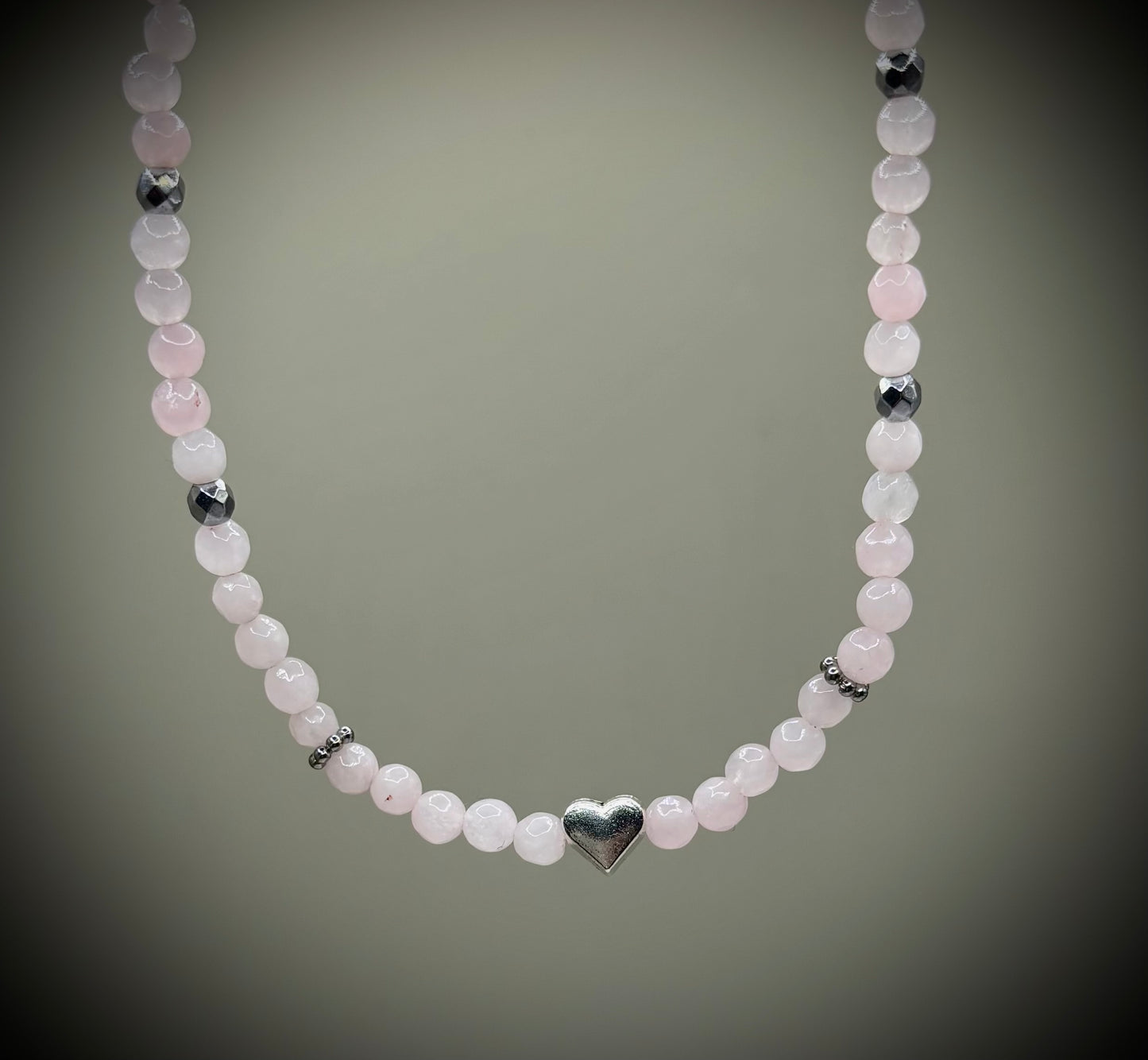 HOA Розов Кварц: Искра на Любовта - дамско колие с фасетиран Розов кварц