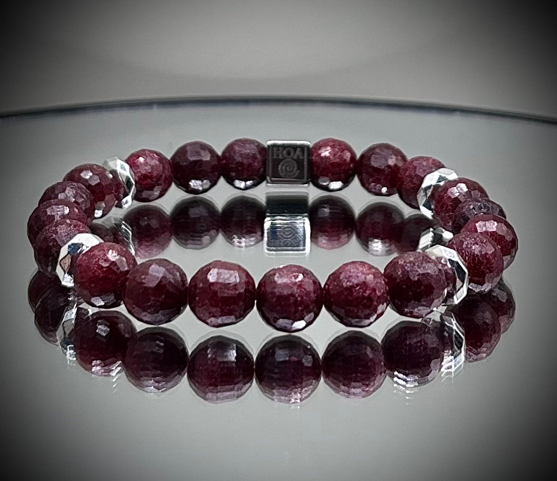 Гривна HOA „Рубин“ от естествени камъни, ръчно изработена. Висок клас рубин в силен и луксозен стил.