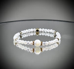 Луксозна дамска гривна от естествен Седеф със златни детайли. Ръчно изработен артефакт от колекция Lemurian Bloodline на House of Astrology.