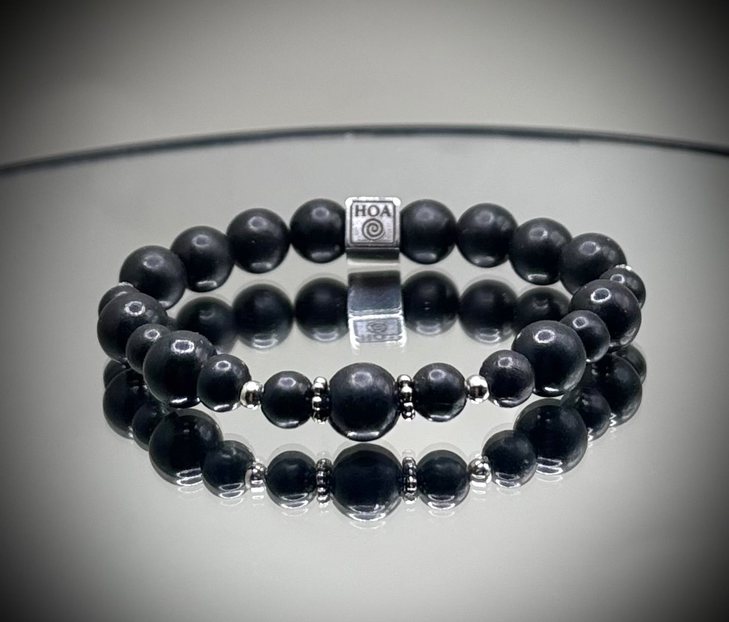 Гривна HOA „Шунгит“ от естествени камъни, ръчно изработена. Висок клас шунгит в минималистичен и силен дизайн.