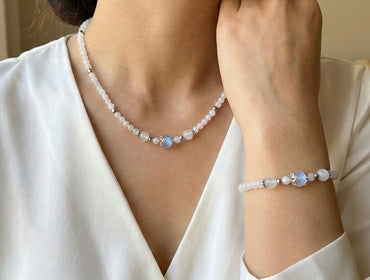 HOA Лунен камък: Небесен Ореол - дамско колие с фасетиран Лунен камък