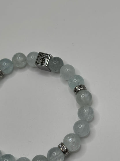 Гривна HOA „Аквамарин“ от естествени камъни, ръчно изработена. Висок клас аквамарин в нежен и свеж стил.