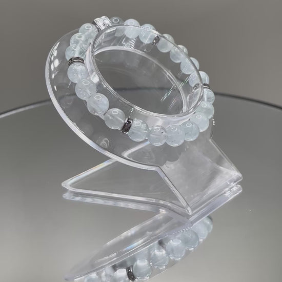 Гривна HOA „Аквамарин“ от естествени камъни, ръчно изработена. Висок клас аквамарин в нежен и свеж стил.